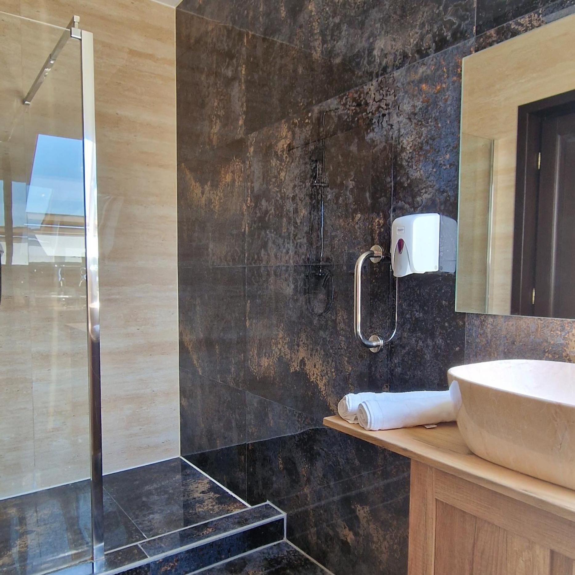 Provence Suceava Hotel Екстериор снимка
