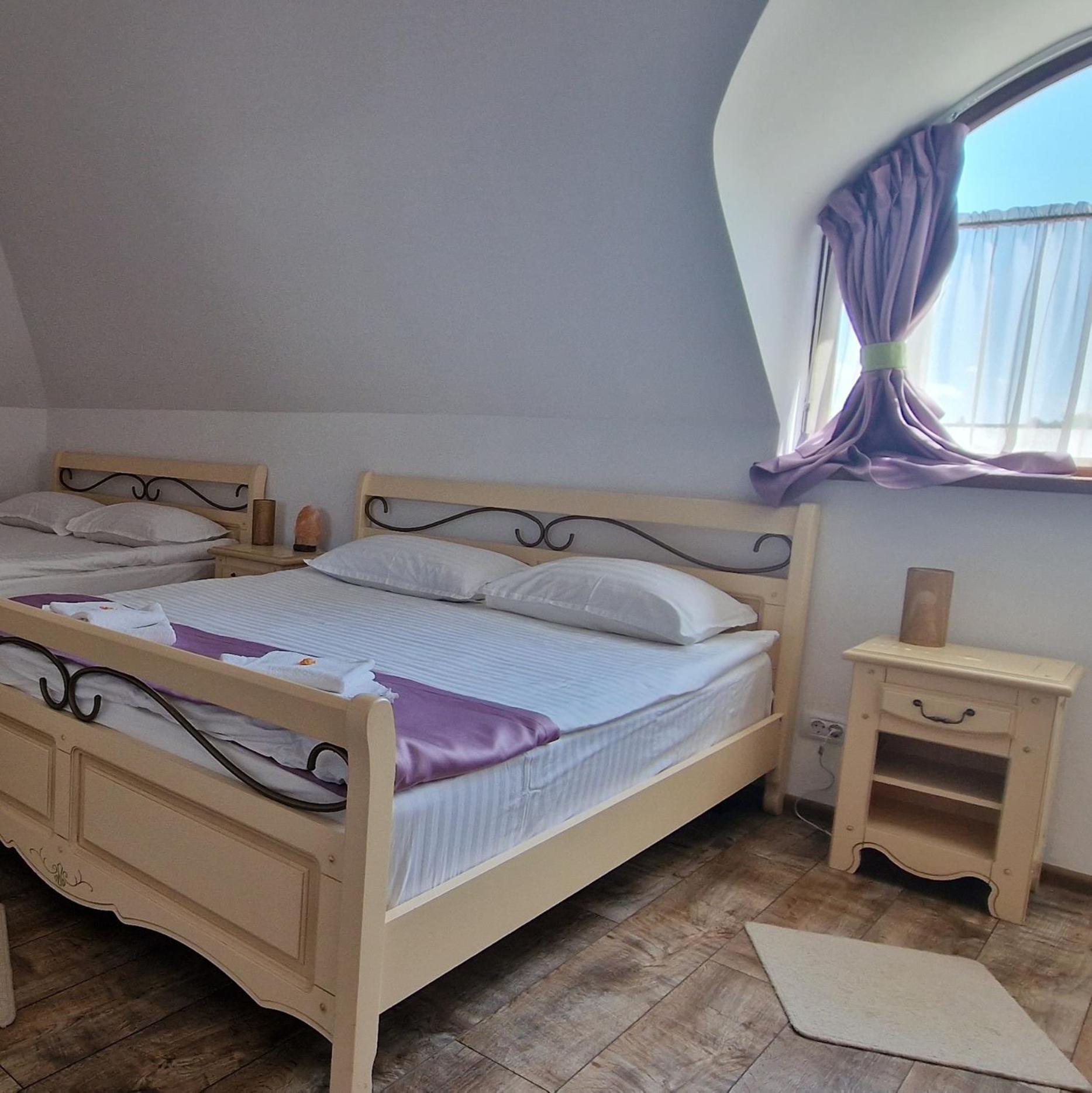 Provence Suceava Hotel Екстериор снимка