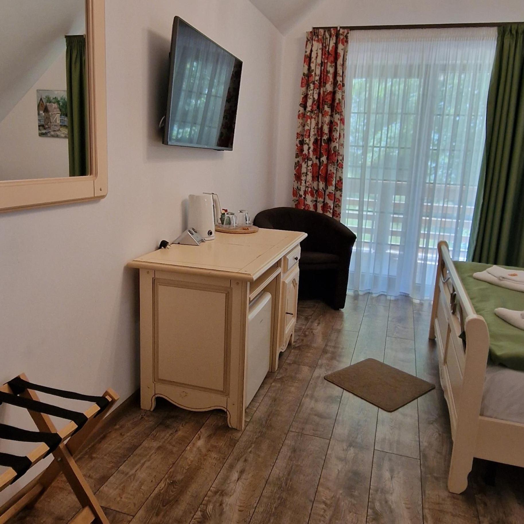 Provence Suceava Hotel Екстериор снимка