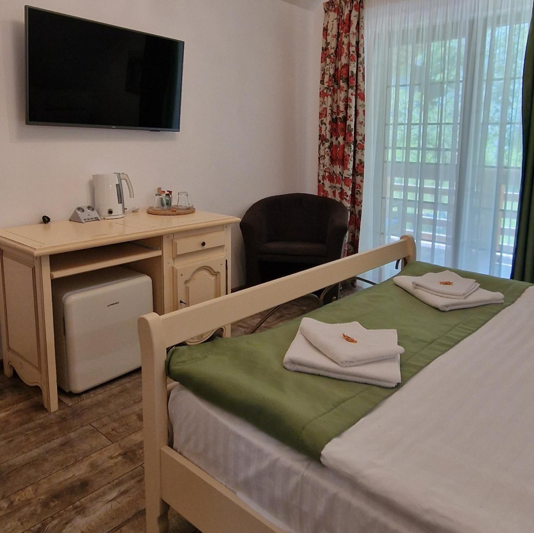 Provence Suceava Hotel Екстериор снимка