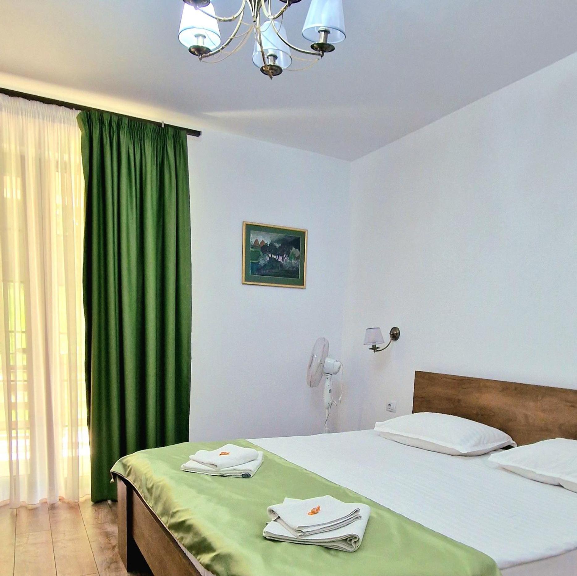 Provence Suceava Hotel Екстериор снимка