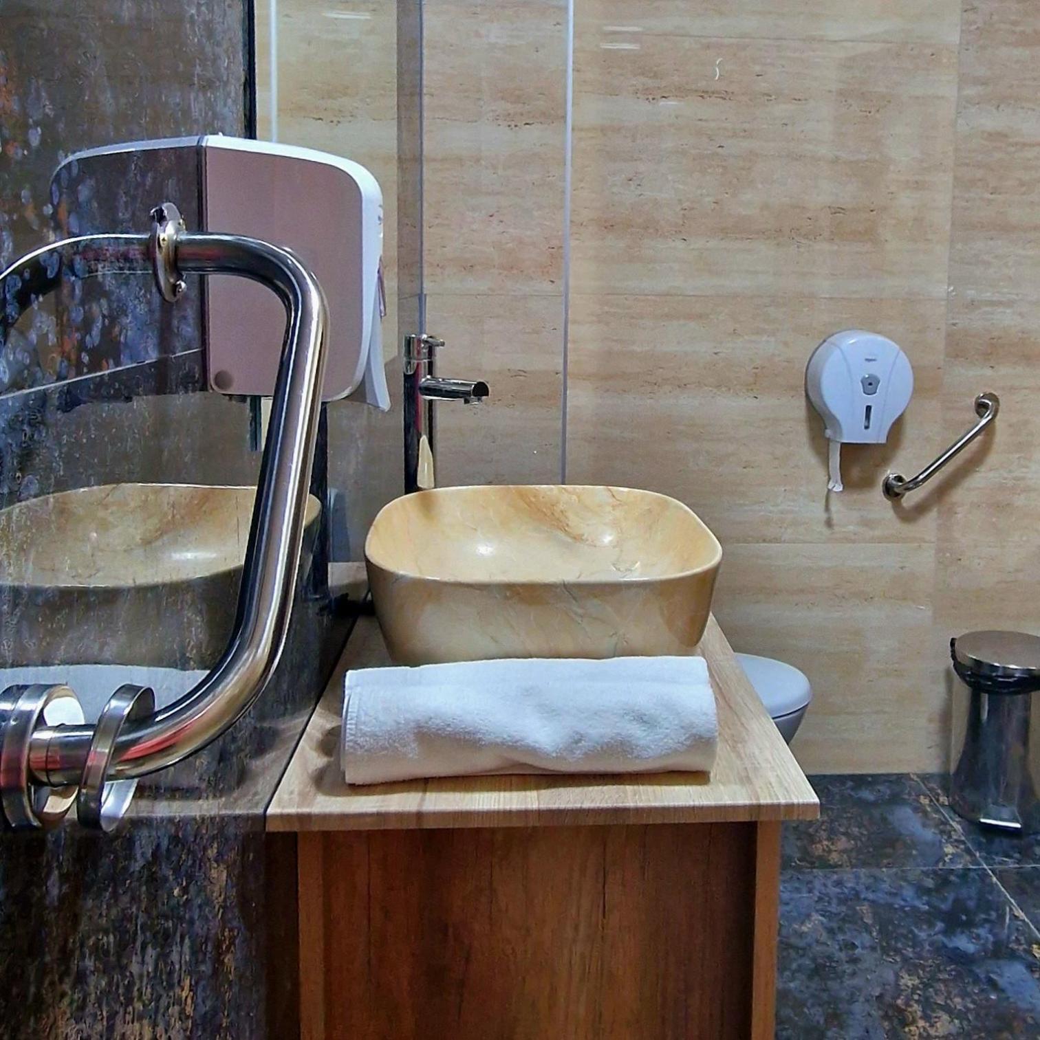 Provence Suceava Hotel Екстериор снимка