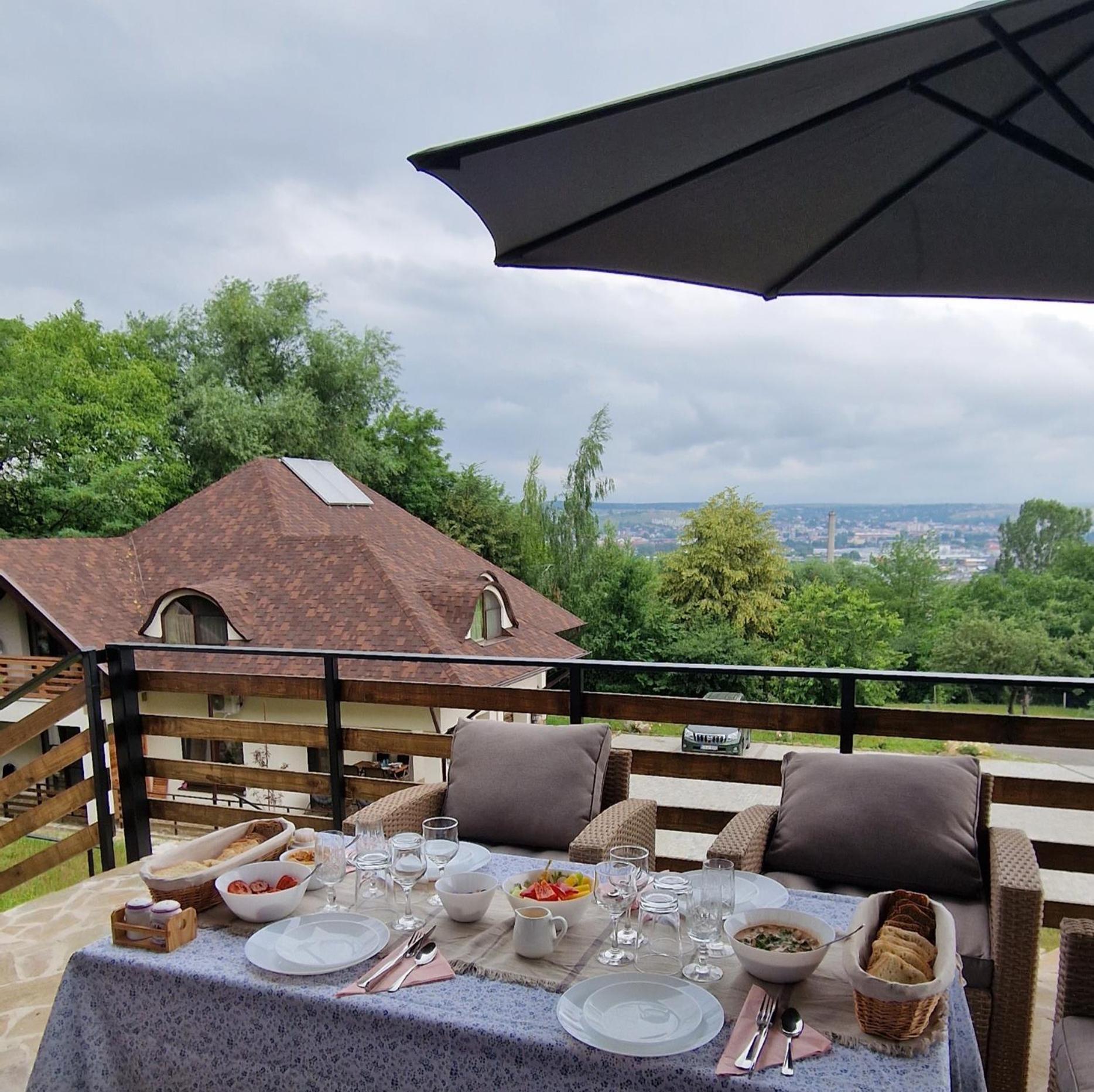 Provence Suceava Hotel Екстериор снимка
