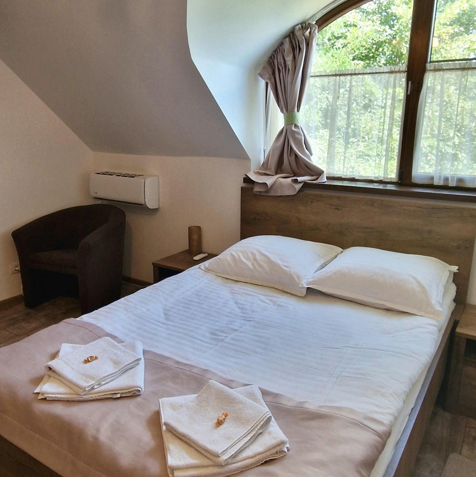 Provence Suceava Hotel Екстериор снимка